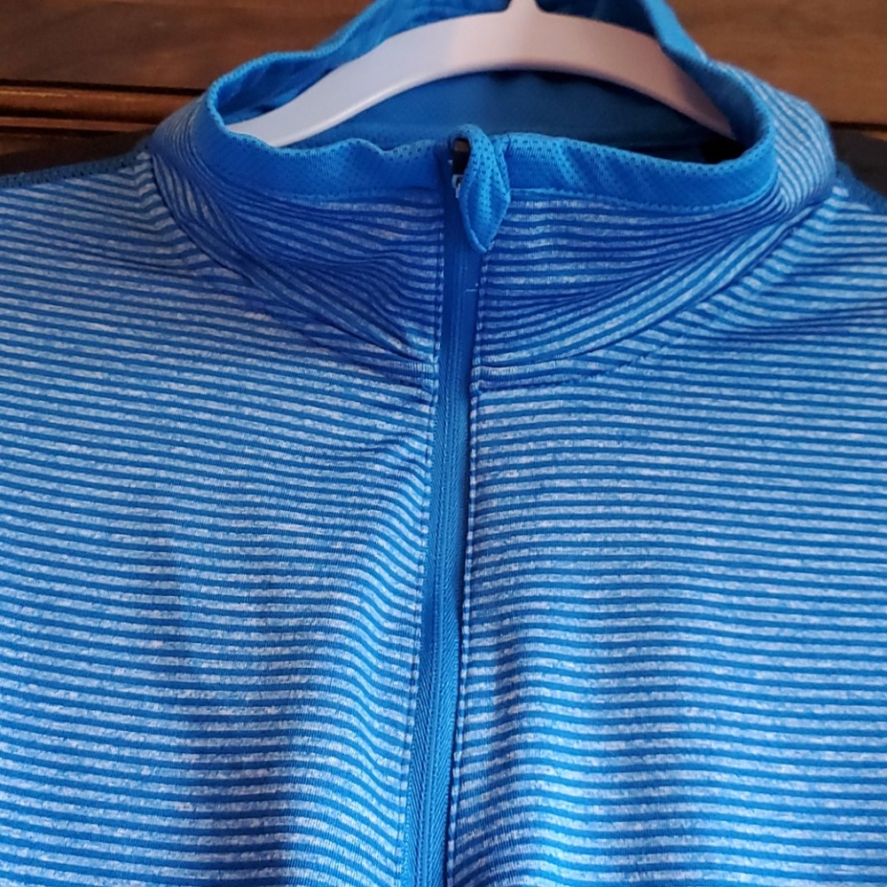 Workout pullover - Picture 2 of 4